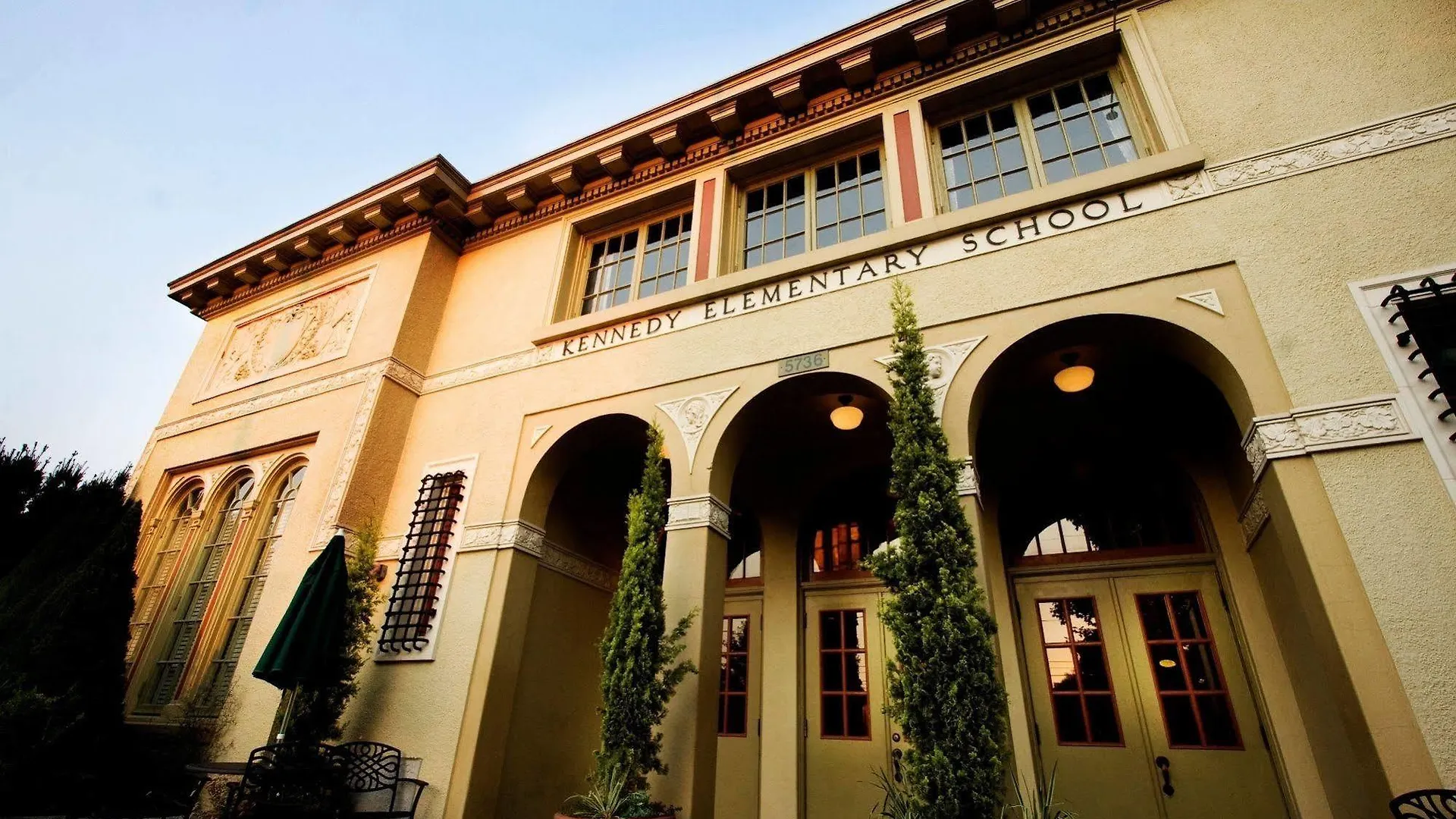 Hotel Mcmenamins Kennedy School Portland