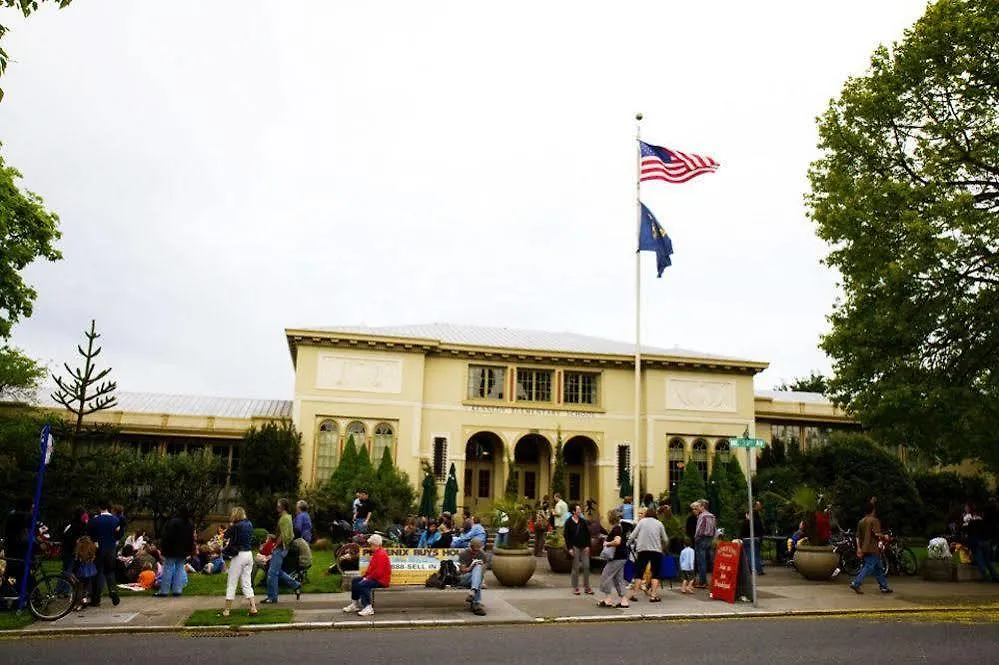 Hotel Mcmenamins Kennedy School Portland Estados Unidos