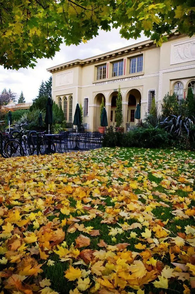 Hotel Mcmenamins Kennedy School Portland